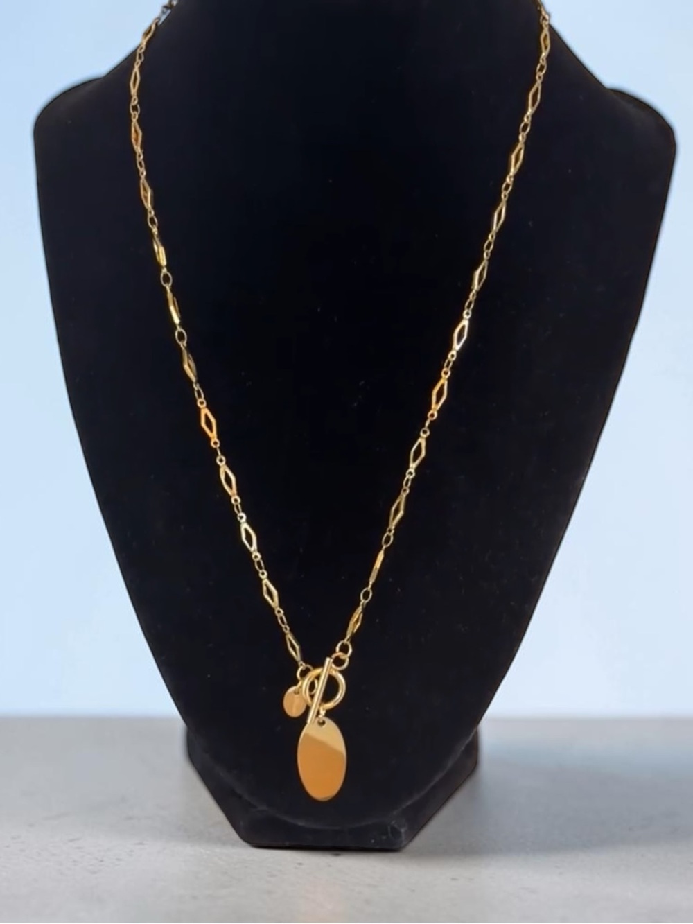Plunder Gold Link Necklace with Oval Pendant
